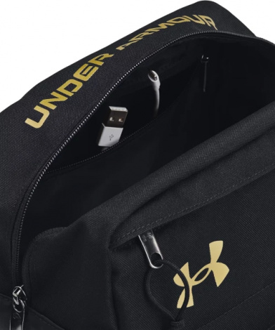 Косметичка Under Armour CONTAIN TRAVEL KIT чорна 1381922-001