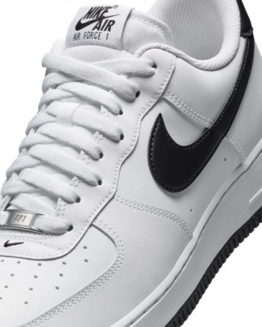 Кроссовки Nike AIR FORCE 1 07 бело-черные FQ4296-101