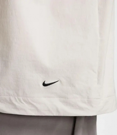 Вітровка Nike TECH WOVEN JACKET біло-сіра HM7151-014