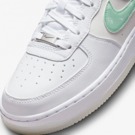 Кросівки підліткові Nike AIR FORCE 1 LV8 (GS) біло-м'ятно-оранжеві FJ7706-131