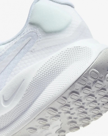 Кросівки бігові жіночі Nike W NIKE REVOLUTION 7 білі FB2208-100