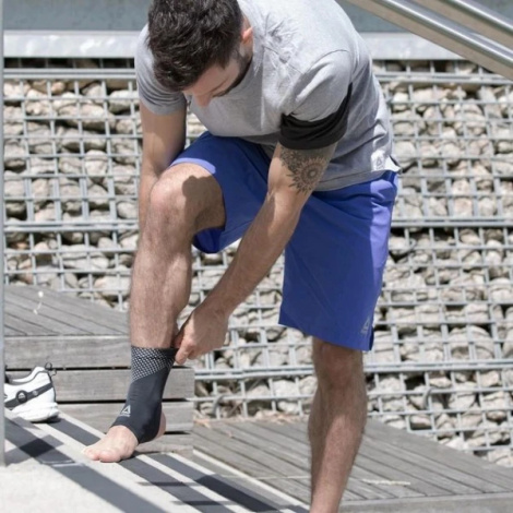 Фіксатор щиколотки Reebok ANKLE SUPPORT чорно-сірий L RRSU-13125