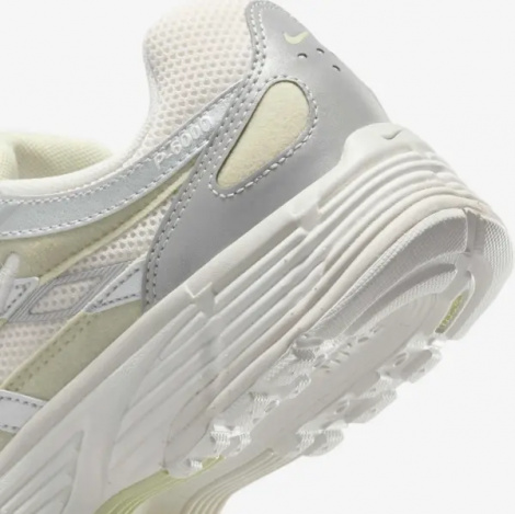Кросівки жіночі Nike P-6000 бежево-срібні IB3485-001