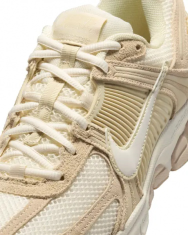 Кросівки жіночі Nike ZOOM VOMERO 5 бежеві HQ0458-200