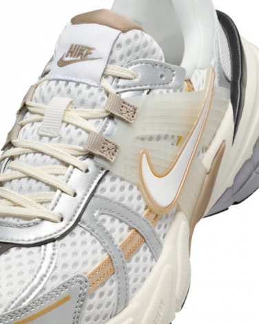 Кроссовки женские Nike V2K RUN бело-серебряно-золотые HJ7245-100