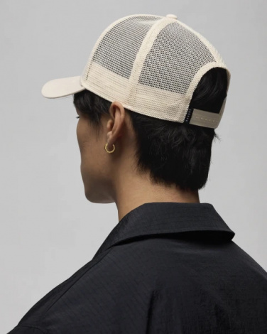 Кепка Nike JORDAN U RISE CAP S CB TRKR JM PTCH бежевая FZ0774-203