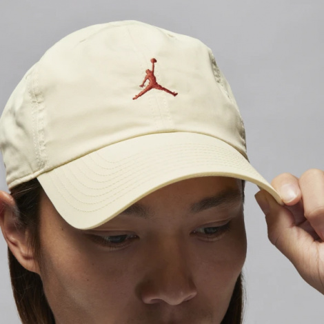 Кепка Nike J CLUB CAP US CB JUMPMAN бежевая FD5185-163