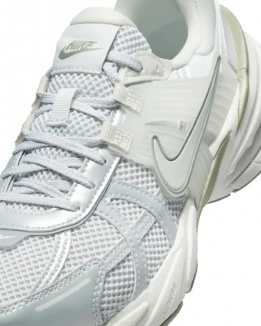 Кросівки жіночі Nike V2K RUN біло-світло-сіро-оливкові FD0736-006