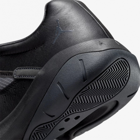 Кросівки баскетбольні Nike AIR JORDAN 11 CMFT LOW чорні CW0784-003