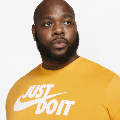 Футболка Nike M NSW TEE JUST DO IT SWOOSH жовта AR5006-740