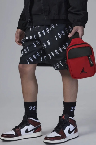 Сумка через плечо Nike JORDAN AIRBORNE HIP BAG красная 7A0747-R78