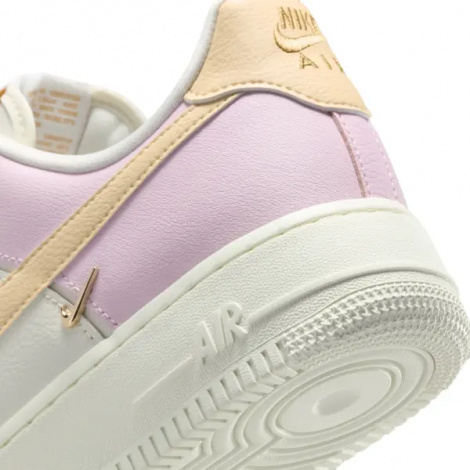Кросівки жіночі Nike AIR FORCE 1 '07 LX світло-рожево-біло-золоті IB2574-600