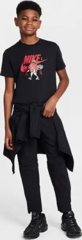 Футболка подростковая Nike SPORTSWEAR черная HM5661-010