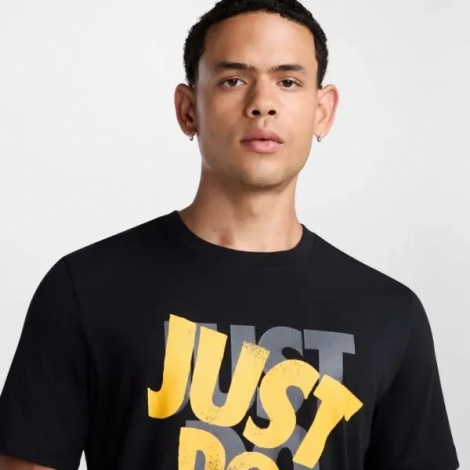 Футболка Nike SPORTSWEAR черная HJ0554-010