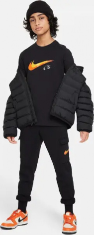 Футболка подростковая Nike SPORTSWEAR черная FZ4714-010