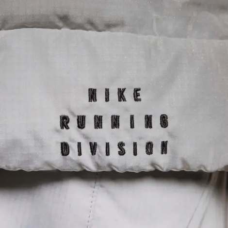 Жилетка для бігу Nike RUNNING DIVISION THERMA-FIT ADV срібна FZ1131-035