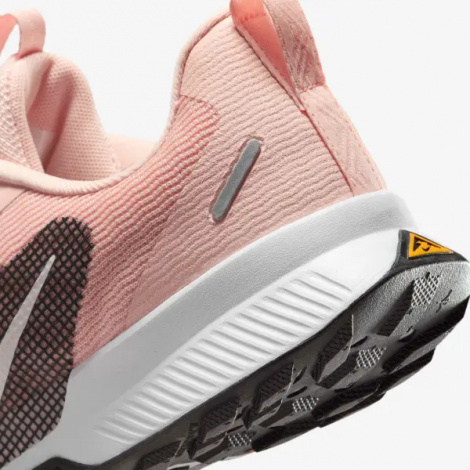 Кроссовки для трейлраннинга женские Nike JUNIPER TRAIL 3 персиково-черные FQ0902-600