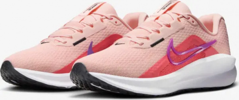Кросівки бігові жіночі Nike DOWNSHIFTER 13 персиково-коралові FD6476-600