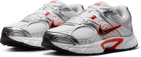 Кроссовки женские Nike V5 RNR бело-серебряно-оранжевые HQ7901-100