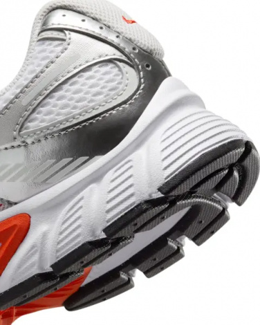 Кроссовки женские Nike V5 RNR бело-серебряно-оранжевые HQ7901-100