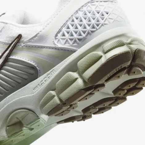 Кроссовки женские Nike ZOOM VOMERO 5 бело-мятно-коричневые FJ2028-103