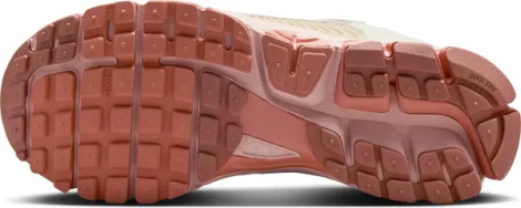 Кроссовки женские Nike ZOOM VOMERO 5 бело-бежево-коралловые FJ2028-002