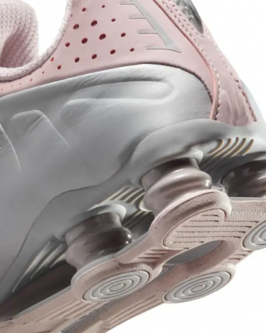 Кроссовки женские Nike SHOX R4 светло-розово-серебряные AR3565-600