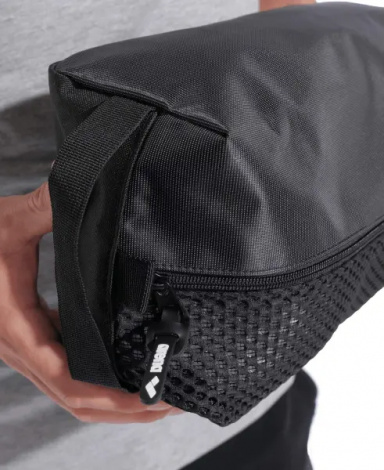 Косметичка Arena ONE GO POCKET BAG 7L чорна 010242-100