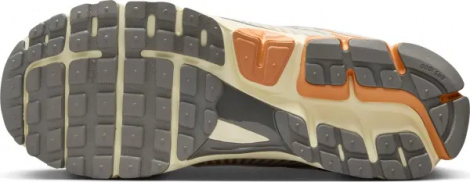 Кроссовки Nike ZOOM VOMERO 5 бежево-серо-оранжевые IB7469-030