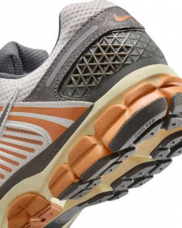 Кроссовки Nike ZOOM VOMERO 5 бежево-серо-оранжевые IB7469-030
