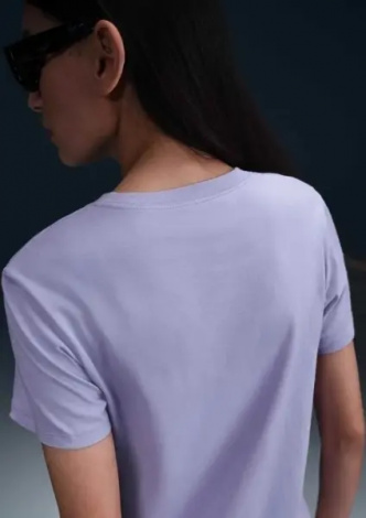 Футболка женская Nike SPORTSWEAR CLUB фиолетовая IB2447-533