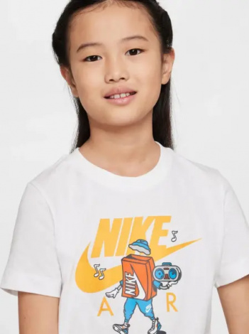 Футболка подростковая Nike SPORTSWEAR белая HM5661-100