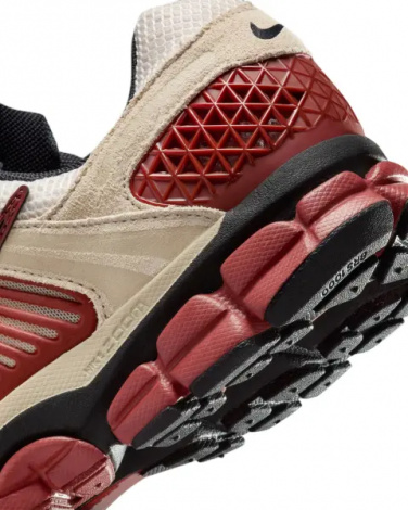 Кроссовки Nike ZOOM VOMERO 5 бежево-красно-черные HF1553-201