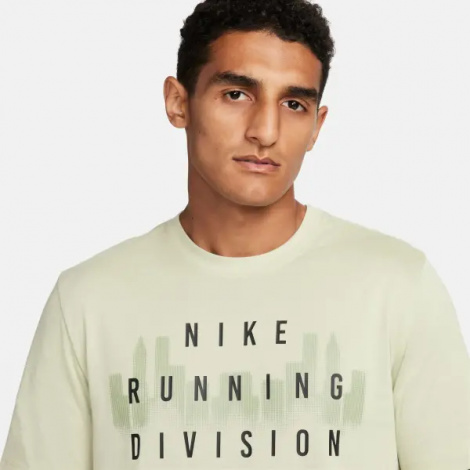 Футболка для бега Nike DRI-FIT RUNNING DIVISION светло-зеленая FQ3916-371