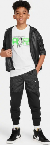 Футболка подростковая Nike SPORTSWEAR белая FN9618-100