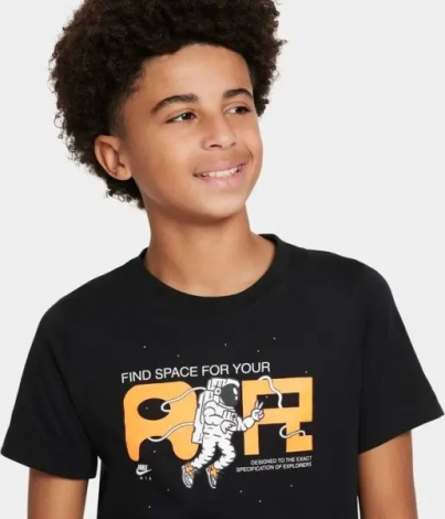 Футболка підліткова Nike SPORTSWEAR чорна FN9618-010