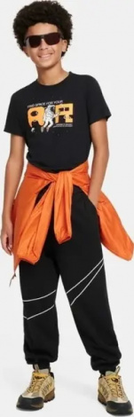 Футболка підліткова Nike SPORTSWEAR чорна FN9618-010