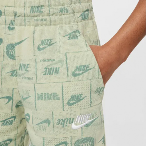 Шорти підліткові Nike SPORTSWEAR CLUB FRENCH TERRY світло-зелені FN8743-371