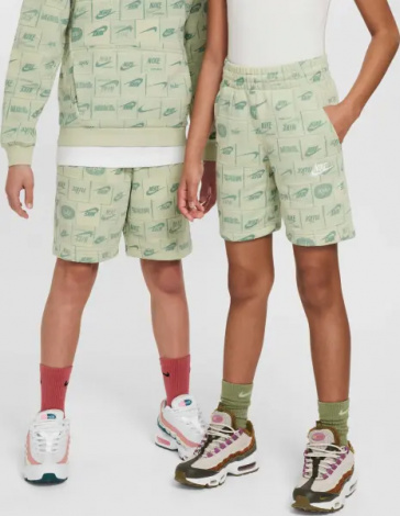 Шорти підліткові Nike SPORTSWEAR CLUB FRENCH TERRY світло-зелені FN8743-371