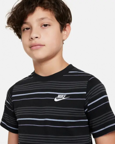 Футболка подростковая Nike SPORTSWEAR черно-серая FJ6348-011