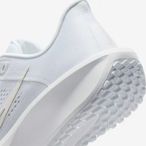 Кросівки бігові жіночі Nike QUEST 6 білі FD6034-106