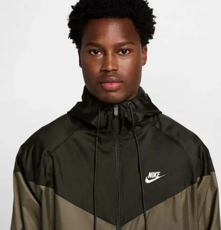 Ветровка Nike SPORTSWEAR WINDRUNNER HOODED JACKET оливковая DA0001-222