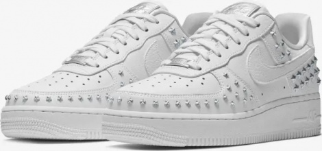 Кросівки жіночі Nike AIR FORCE 1 LOW 'STAR-STUDDED' білі AR0639-100