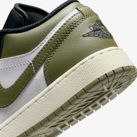 Кросівки підліткові Nike AIR JORDAN 1 LOW (GS) біло-чорно-оливкові 553560-092