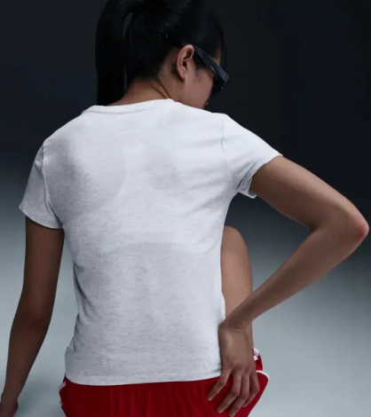 Футболка женская Nike SPORTSWEAR SLIM SHORT-SLEEVE GRAPHIC светло-серая IB2444-051