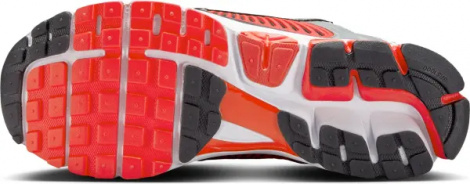 Кросівки Nike ZOOM VOMERO 5 сіро-червоно-чорні FJ4151-005