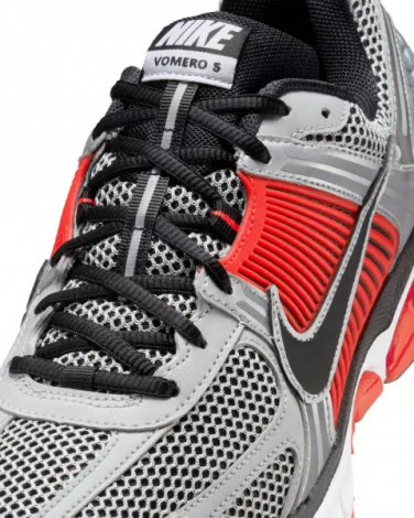 Кросівки Nike ZOOM VOMERO 5 сіро-червоно-чорні FJ4151-005