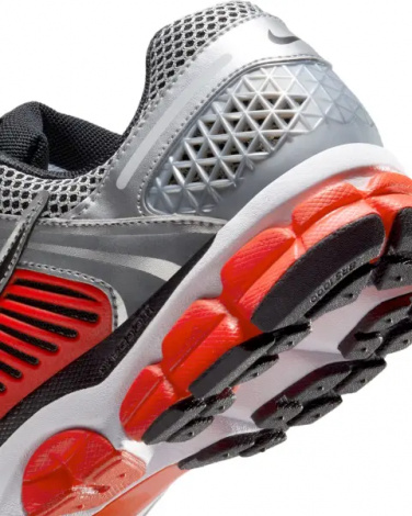Кросівки Nike ZOOM VOMERO 5 сіро-червоно-чорні FJ4151-005