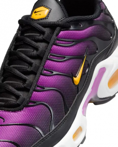Кросівки жіночі Nike AIR MAX PLUS фіолетово-чорно-помаранчеві DZ3670-005