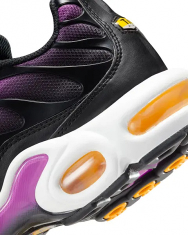 Кросівки жіночі Nike AIR MAX PLUS фіолетово-чорно-помаранчеві DZ3670-005